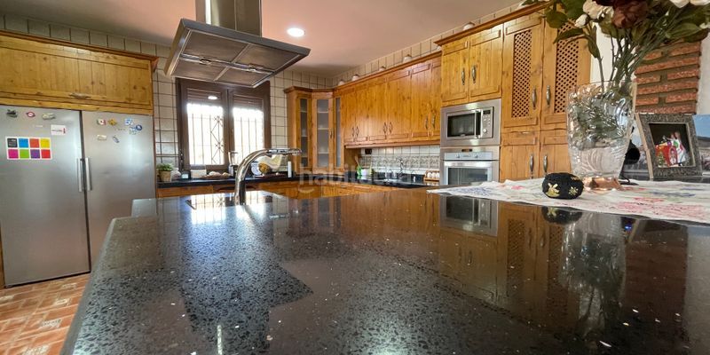 Foto f6c5eb1e-3963-4548-bbe5-408385b78779. Maison avec parking dans Loja