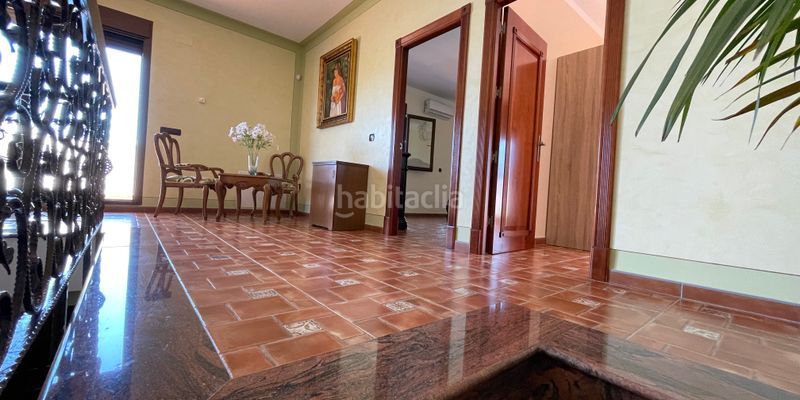 Foto f97b1234-83d7-4694-bd12-bbc9ae8af471. Maison avec parking dans Loja