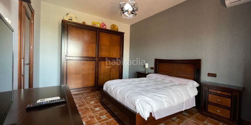 Foto fb8705fb-3475-48e0-92e5-80fc5b9233cc. Maison avec parking dans Loja