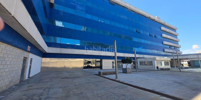 Foto c733df5b-4165-4d63-b58a-b15d4a54c4d5. Bureau dans Palmete Sevilla