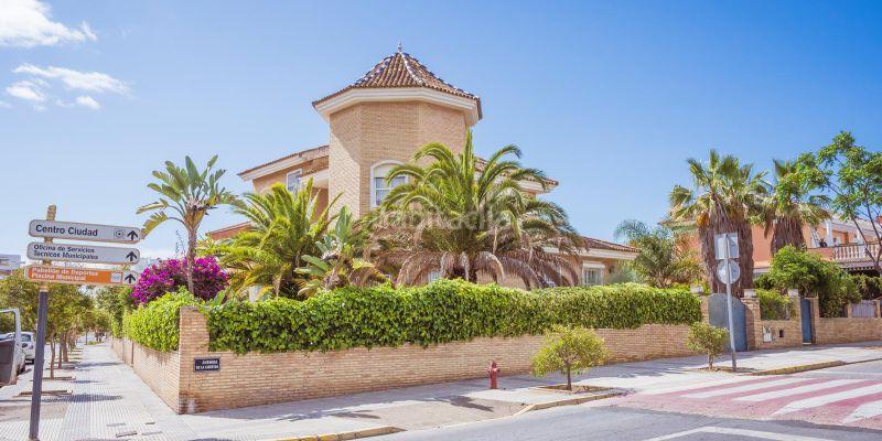 Foto fb6d8f0b-b5d5-481a-ae74-e2d7cf45b100. Casa in calle isla alboran 12 in Punta Umbría