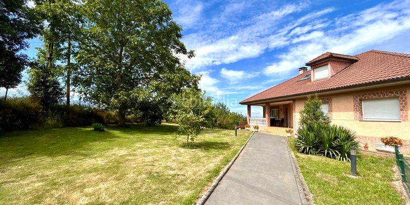 Foto 140fb425-d46f-49b8-88d5-04f4f6850d1c. Casa con parcheggio in Parroquias Sur - La Manjoya Oviedo