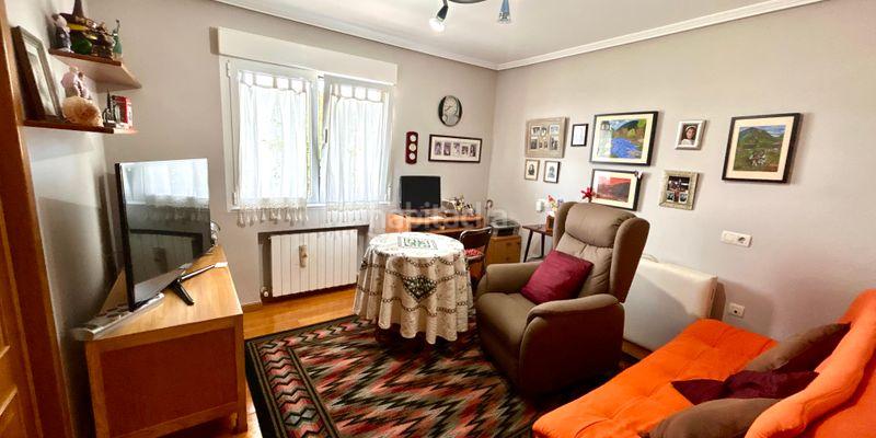 Foto 4695f951-2333-4894-a3b1-f17a75b9af55. Casa con parcheggio in Parroquias Sur - La Manjoya Oviedo