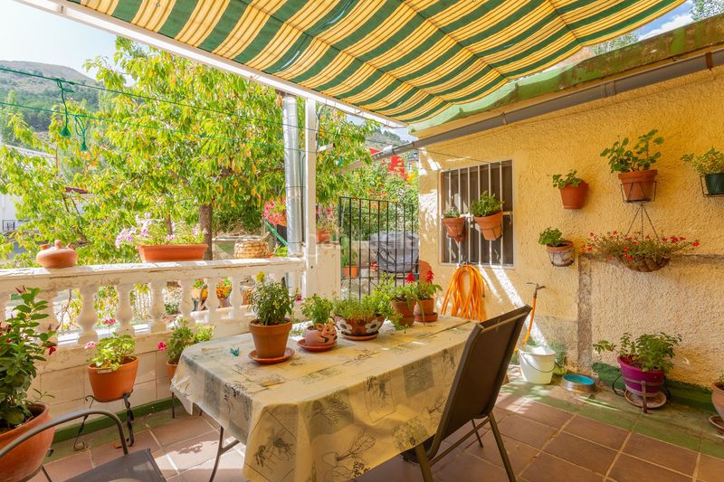 Foto 3aa0b437-4611-4eb4-8bdd-4cbb34d465bf. Edificio in Güéjar Sierra