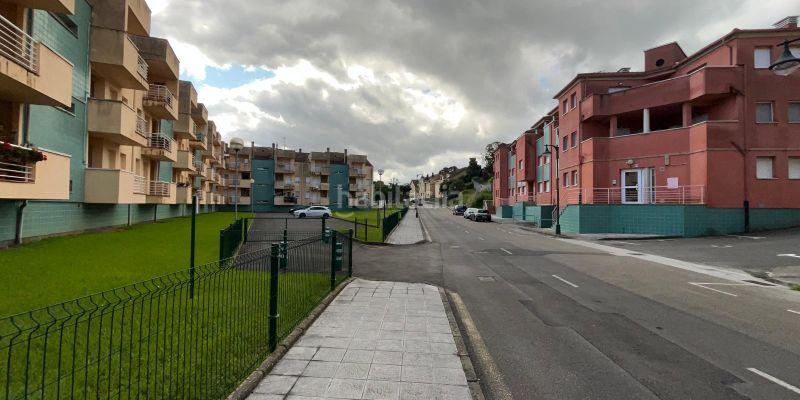 Foto 0bf5f44d-1485-4b94-8c47-bd5aaeed4bfc. Parking voiture dans Llanes pueblo Llanes