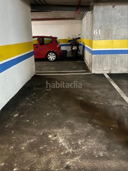 Foto 25cac11a-c1ff-449b-83ea-ab926f654b0b. Parking voiture dans Llanes pueblo Llanes