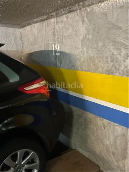 Foto 8e08a384-211f-439e-b94d-845884c3b9f1. Parking coche en Llanes pueblo Llanes