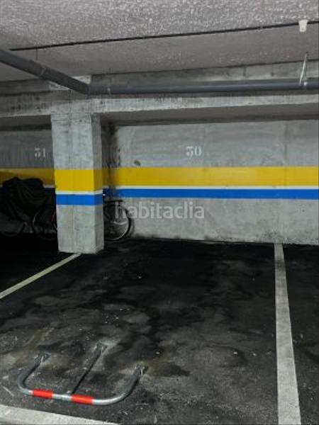 Foto 080f278f-bc79-494c-afd3-823137747c74. Parking coche en Llanes pueblo Llanes