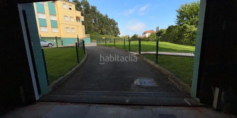 Foto dd646e72-a056-48f4-a1ef-4c18e8c072cd. Parking coche en Llanes pueblo Llanes
