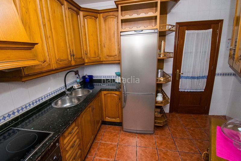 Foto b2cc5155-fd58-42e0-a617-77c03d71a12e. Piso en Loja