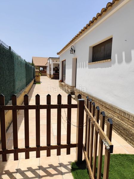 Foto 5af129bf-67ca-4b4d-911a-388c44435455. Casa amb aparcament a Lepe