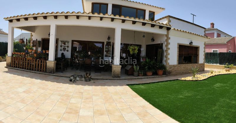 Foto c2d9d605-ad0b-45f5-b22a-daf487be3075. Casa amb aparcament a Lepe