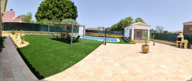 Foto feb6720d-40d3-4c0c-bd59-f533cc0982cf. Casa amb aparcament a Lepe