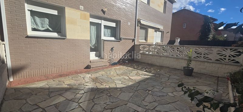 Foto d657de67-d3c1-4414-abd0-64d6716971fa. Casa adosada en Guardo