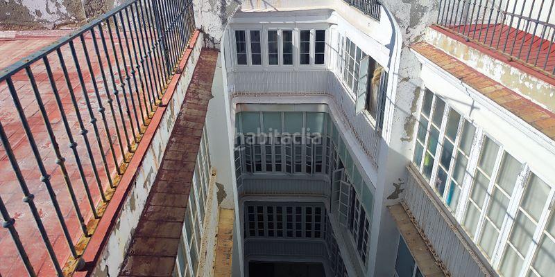 Foto cfe90da4-d8b2-47d5-b64d-5fb0ea9d41c8. Piso en Centro Histórico Cádiz