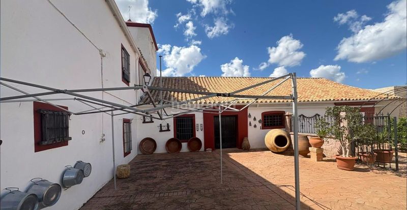 Foto 158d3ac9-260a-4c17-b085-2ebdf87d81b2. Casa amb aparcament a Fuente Palmera