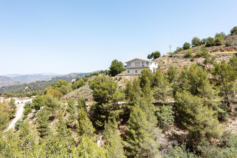 Foto f6ba0ae1-3d99-46c1-8bf6-e2a65c5ad621. Casa amb aparcament a Olletas - Sierra Blanquilla Málaga