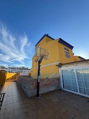 Semi detached house in Calle Begonia