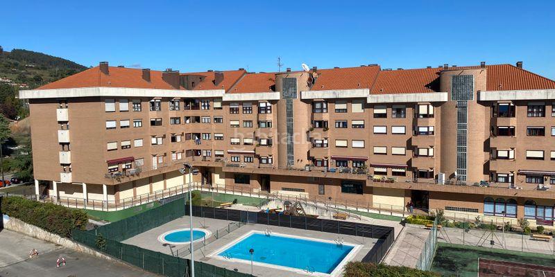 Foto a52499bb-f7e5-46cc-9623-dcbf0eae962c. Etagenwohnung mit parking in Huca - La Cadellada Oviedo