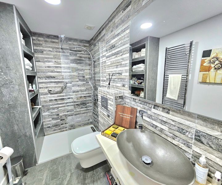 Foto 50e3232a-cbff-460e-bc43-6e0019c8f0b5. Casa amb aparcament a Limpias