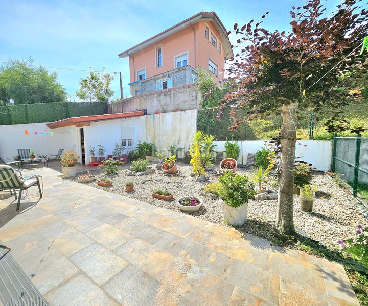 Foto 965fda0f-6431-4e75-bdf4-69ad6c8cc06f. Casa amb aparcament a Limpias