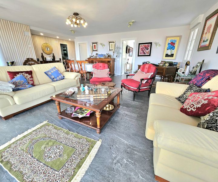 Foto c9e6465b-78f3-4116-bad3-10ddd3ff2809. Casa amb aparcament a Limpias