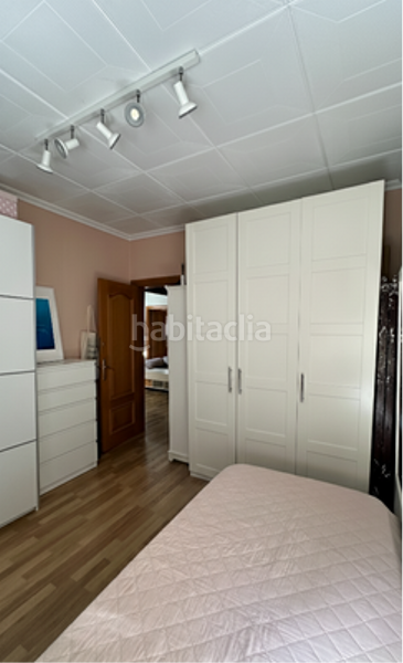 Foto 8cc7ce6b-bb32-453d-9218-9b59f7f1c824. Piso en Turó de la Peira Barcelona