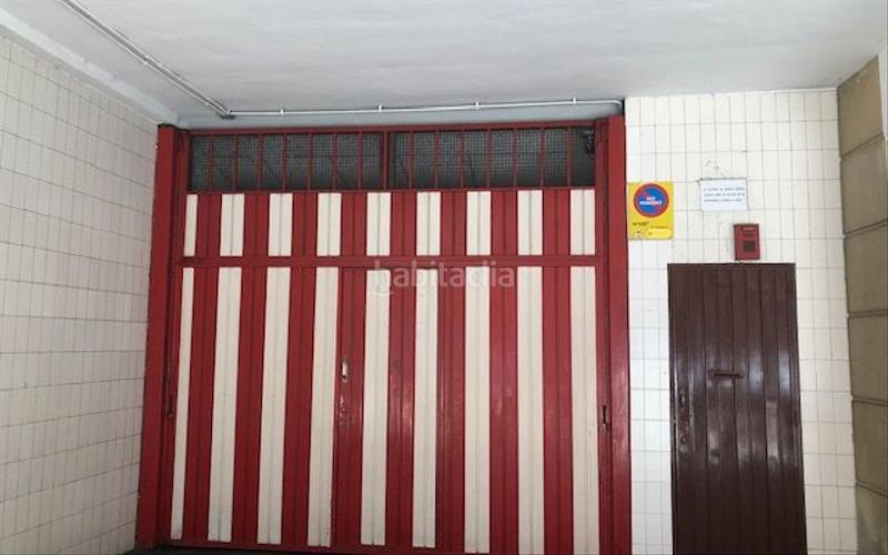 Foto e518a4c5-ade6-4dc2-8e4d-42a355d92d5a. Parking voiture dans Laviada Gijón