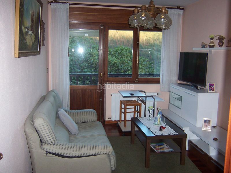 Foto f67cc96a-ef1e-4f65-a51a-f4c0cec88941. House with parking in Luena