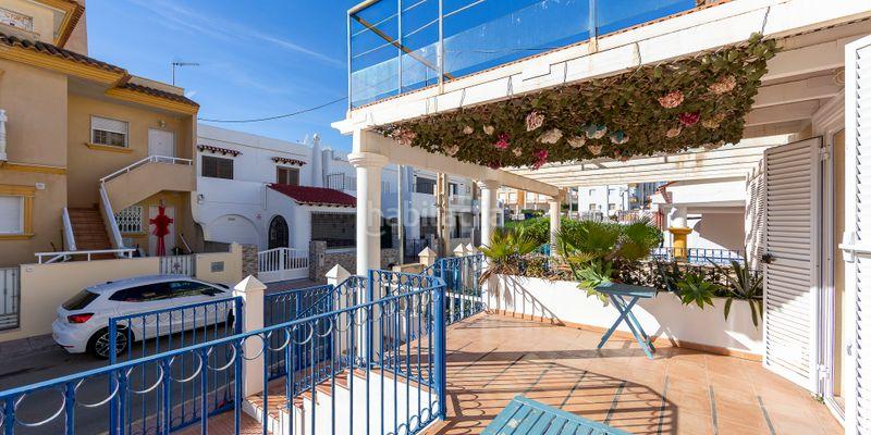 Foto c78b0543-8c30-460b-9755-f2140e231292. Maison avec parking dans Las Marinas - Pueblo Laguna Vera