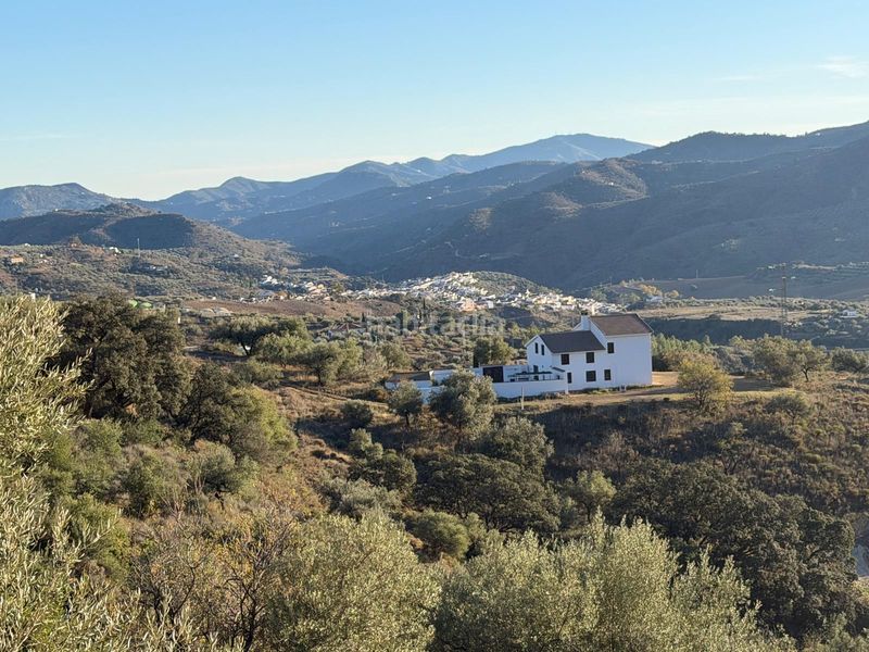 Foto 2244aac9-0f53-467c-a2f7-29234d2e950f. Masia amb aparcament a Riogordo