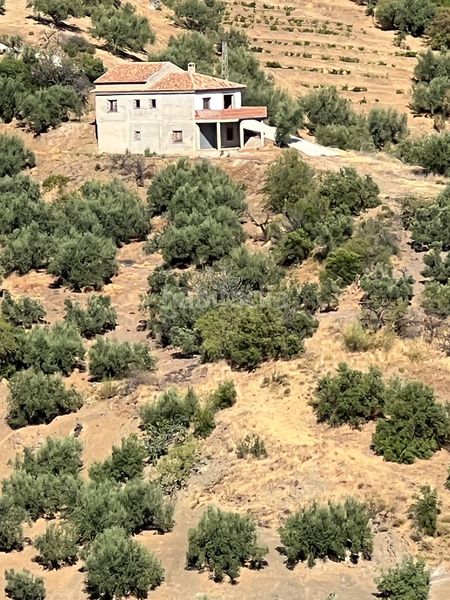 Foto 96ab8ba6-60a8-4cd9-80ff-15b72e30b51a. Masia amb aparcament a Riogordo