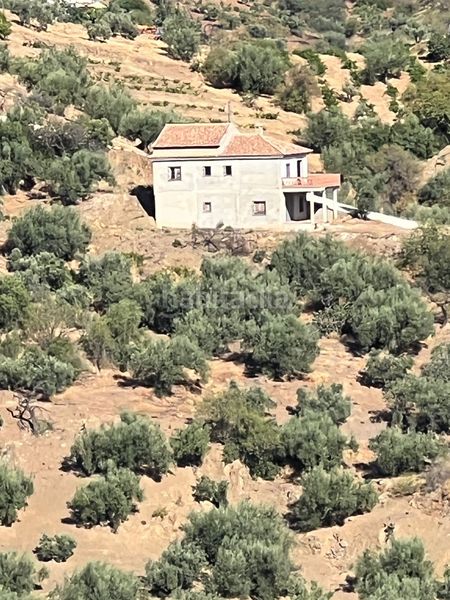 Foto ce996ad2-19cc-4dfa-890c-e576d92cb364. Masia amb aparcament a Riogordo