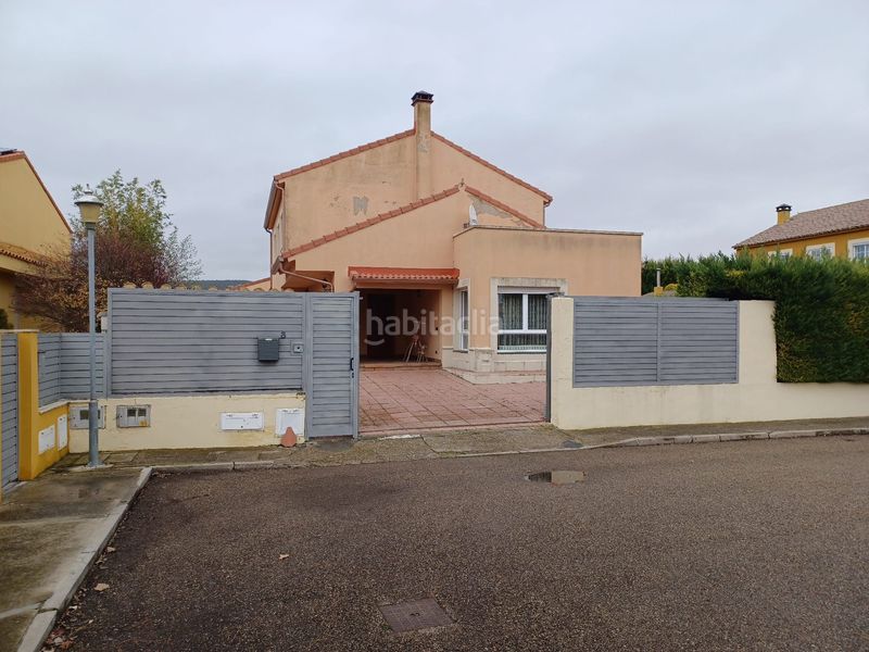 Foto d8aa4d0c-e6cf-40af-b0ad-0f2f43afe521. Casa a Renedo de Esgueva