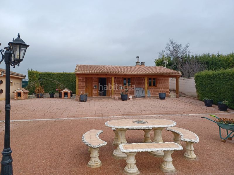 Foto f077897a-69c6-4521-807c-fff45a66ea20. Casa a Renedo de Esgueva