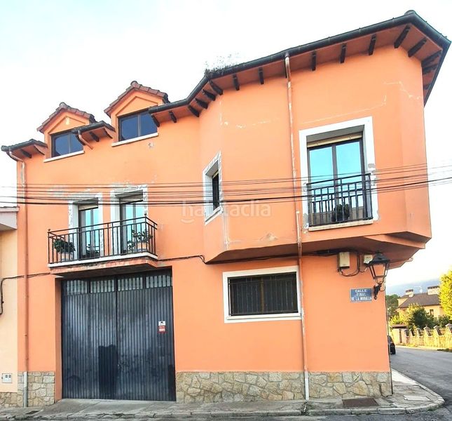 Foto 6f3ba195-4ee4-484f-8ba5-e7e00e5a107e. Casa adossada amb aparcament a Arenas de San Pedro