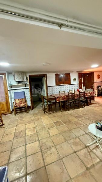 Foto b9fce7b0-e089-4f47-9d6b-ac14c98090a7. Casa amb aparcament a Siete Aguas