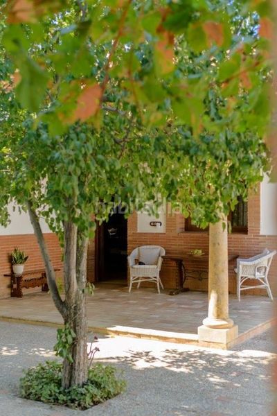 Foto a9854e56-5473-4447-b82c-bae2e8441f6e. Casa amb aparcament a San Lorenzo Sevilla