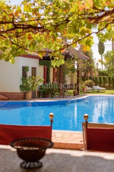 Foto fa0e8bb2-8f28-4eca-a758-749f99e2136c. Casa amb aparcament a San Lorenzo Sevilla