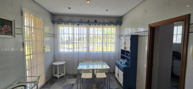 Foto b15dedd3-df06-4a4c-abb3-95f1b44228c3. Casa amb aparcament a Parque Atlántico - Ronda este Jerez de la Frontera