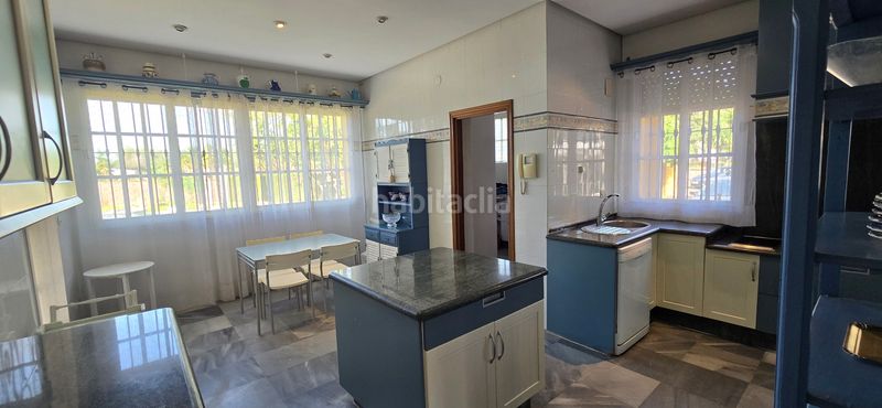 Foto cbf6e03e-08cb-4fdd-accb-12996ec78a97. Casa amb aparcament a Parque Atlántico - Ronda este Jerez de la Frontera