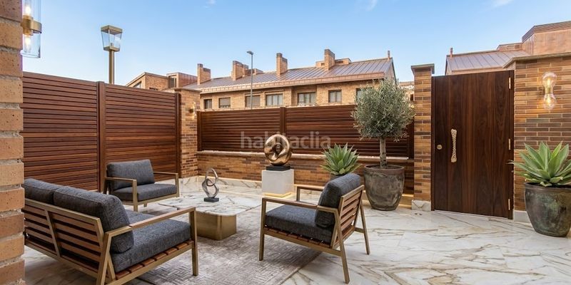 Foto a932a1e9-a95b-47e4-abb6-2e35107e6db6. Casa adosada en Miralbueno Zaragoza