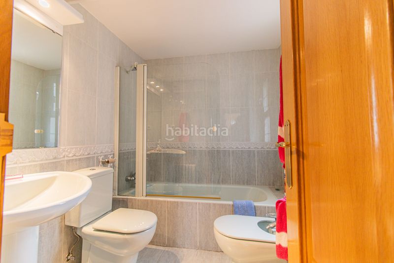 Foto 1a9e1a38-81e6-43cc-bab4-d11262719943. Casa adossada amb aparcament a Miralbueno Zaragoza