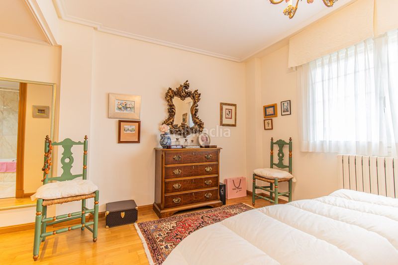 Foto 23b659ff-f758-4981-a1e3-ce00dbb69297. Casa adossada amb aparcament a Miralbueno Zaragoza