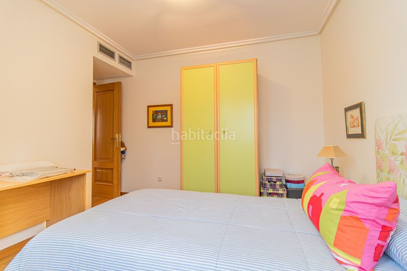 Foto c354ec63-ff97-4ae3-aa9f-cf6eaf987c60. Casa adossada amb aparcament a Miralbueno Zaragoza