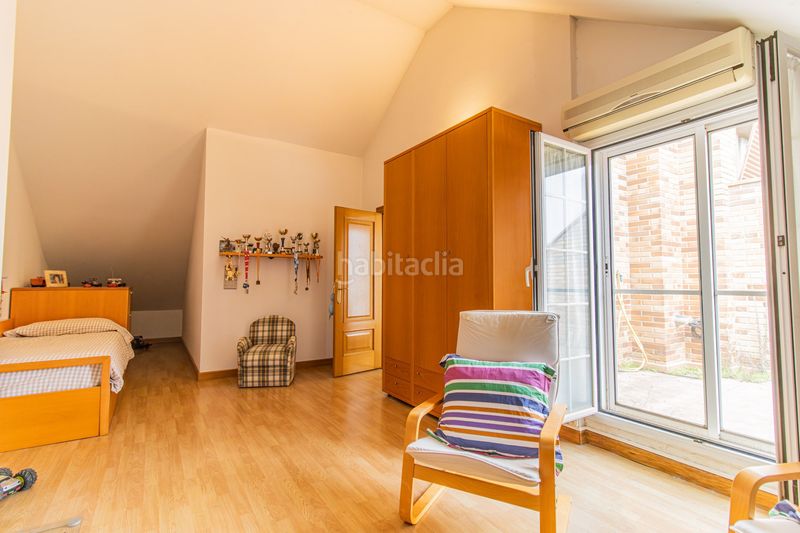 Foto f9db4a03-0951-49c5-9232-198a629a3c1f. Casa adossada amb aparcament a Miralbueno Zaragoza