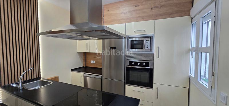 Foto 1f8f77ff-8590-4c23-b229-859090a7ca91. Casa adossada amb aparcament a Paterna de Rivera