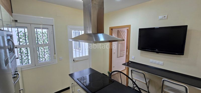 Foto a1533129-6498-4825-b95a-e5ef247f8622. Casa adossada amb aparcament a Paterna de Rivera