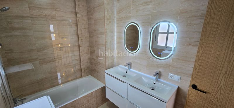 Foto b3a3f729-edf8-4cf4-9714-811188f6d334. Casa adossada amb aparcament a Paterna de Rivera