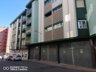 Aparcament cotxe a Avenida Valladolid - Barriada Yagüe
